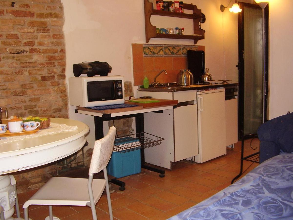 Abruzzocasacampagna Collecorvino - Monolocale Con Mini-Cucina, Giardino E Parcheggioヴィラ エクステリア 写真